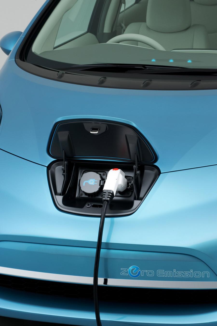  Nissan Leaf 2010 года  (фото 20 из 77)